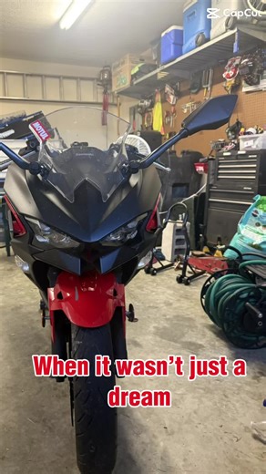 I be dancing in my garage all the time now 🤣🤣🤣#happyriding#throttle#ninja500 #peaceandlove