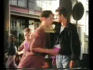 Snickers commercial from the 90s with Harry van Gorkum (Dutch)