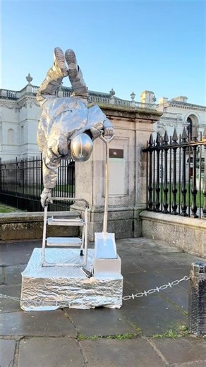 When is going home time. #valentinethestatue #silvermanstatueofficial
