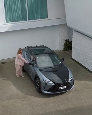 RZ 450e Dynamic, experience the pinnacle of electrfied driving with a 71.4 kWh electric battery. Have you heard about our latest electric offer 👀 https://brnw.ch/RZ450eWithGuaranteedFuture #LexusNZ #ExperienceAmazing #LexusRZ #RZ450e #LexusElectrified | Lexus New Zealand