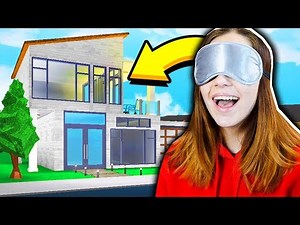 GIRLFRIEND BUILDS A BLOXBURG MANSION.. BLINDFOLDED!! (Roblox)