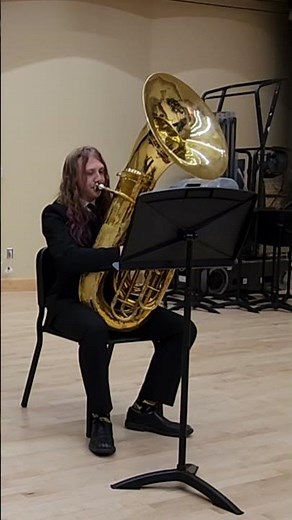 Tuba solo - Introduction