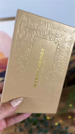 4.7K views · 72 reactions | A closer look at the GORG Merry Chrissy palette by @glaminatrix_cosmetics ⭐️ (code ANGESCHKA, affiliated) #glaminatrixcosmetics #indiemakeup #eyeshadowswatches | Angelica Nyqvist Makeup | Facebook