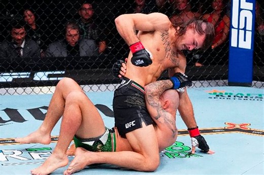 El tremendo nocaut de Diego Lopes sobre Jean Silva que terminó bañado en sangre en UFC