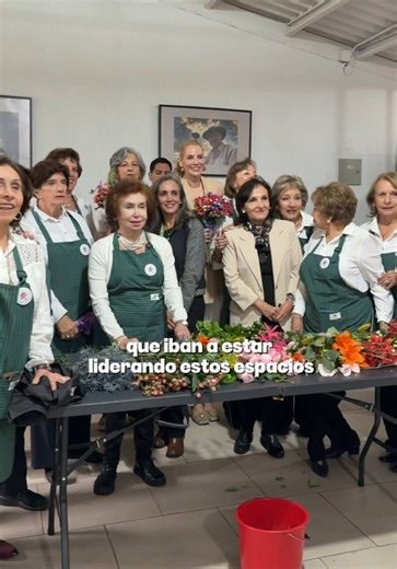 Convertimos nuestro proyecto ANA en el espacio que siempre soñamos: un lugar donde las mujeres puedan aprender y emprender. Hoy graduamos a nuestras chicas del curso de artes florales, pintura y colorimetría. Todas ellas son un ejemplo para las que vengan después. #laviniavalbonesi #fundacionana #mujeres #educacion