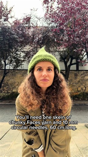 🧶 CHUNKY BEANIE KNITTING PATTERN A stylish, cute and super easy chunky beanie to knit! 🤍 ✨ YOU’LL NEED: • 1 skein of chunky Faces yarn by @thewoolcatcher • 10 mm circular needles, 60 cm long 📏 FINISHED SIZE: Fits an adult head approximately 55–58 cm. • Height: 32 cm 🧵 PATTERN: 1. Cast on 44 stitches. 2. Join in the round, making sure the stitches are not twisted. 3. Knit all stitches in the round for 25 rounds, approximately 18 cm. 4. Place 4 markers, one after every 11 stitches. ⬇️ DECREASE
