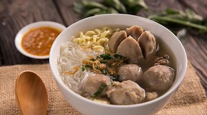 Cara Mudah Membuat Bakso Sapi Rumahan, Lengkap dengan Resep Kuah Gurih
