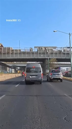 Exotic Cars in Mexico 🇲🇽 on Instagram: "Las calles de México cada vez me sorprenden más 😂 📹: ikizzd . . . #carlifestyle #cars #luxurycars #supercars #mexicoexoticcars"