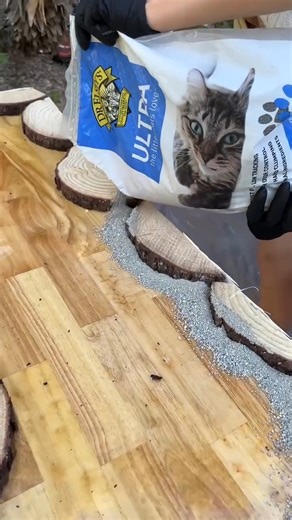 Cat litter creates ocean table This original video was produced by Network media LLC Productions and Juliette Electrique | Creative Crafting