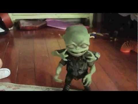 Alieni In Soffitta - Trailer Italiano