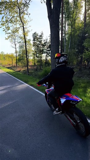 Betarr 125 LC Supermoto Testgelände Fluggefühl