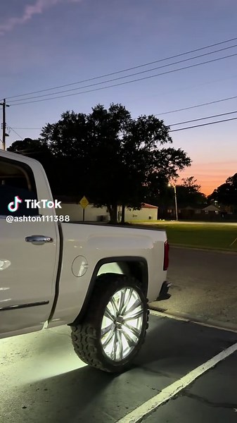 Squatted Trucks: North Carolina's Bold Customization