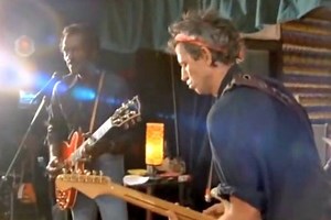 Chuck Berry Takes Keith Richards to School, Shows Him How to Rock (1987)