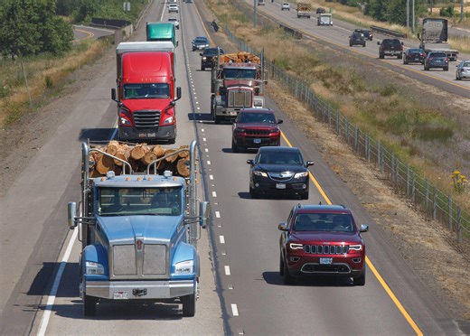 Oregon stops issuing commercial drivers licenses to noncitizens