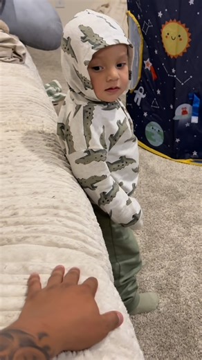 Laro Benz on Instagram: "He not even faking it 😭😂😂"