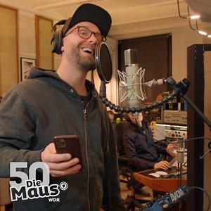 Armin hat Mark Forster bei der Entstehung des neuen Geburtstags-Songs begleitet. 🧡 #MitDerMaus | Die Maus