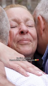 64K views · 1.3K reactions | Diese Wiedertreffen hätte nicht schöner sein können.凉❤️‍啕 Nach all den Jahren haben sich die Geschwistern endlich wieder. #Bittemeldedich "Julia Leischik sucht: Bitte melde dich" - streamen auf Joyn oder Sonntag, 18:55 Uhr in SAT.1! | SAT.1 | Facebook