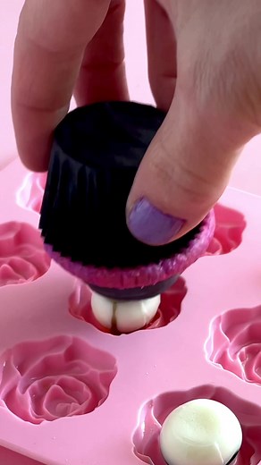 Halloween Floral Eyeball Cupcakes Tutorial