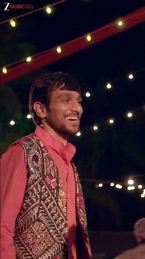 #GoriRadhaNeKadoKaan #PratikGandhi #KirtidanGadhvi #WrongSideRaju #GarbaSong #Shorts