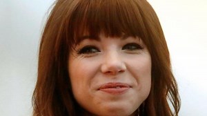 Carly Rae Jepsen: Baseball-"First Pitch" ging voll daneben