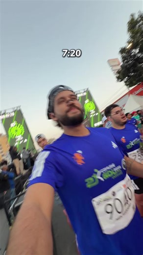 Un día sin duda lleno de emociones no del todo buenas, estuvo muy triste que todos nos tuvimos que ir rápido y no tuvimos tiempo de celebrar nuestros logros, felicidades a todos los que corrieron y muchas gracias a todos los que fueron a hechar porras, ustedes son toda la energía de esta carrera 🙂‍↕️ Mi objetivo avaricioso era bajar de dos horas esta carrera, no pude lograrlo pero me voy muy satisfecho de lo cerca que estuve, gracias también a todos mis amigos que me felicitaron y me hecharon á