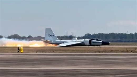 NASA plane makes belly landing at Ellington Airport, video shows