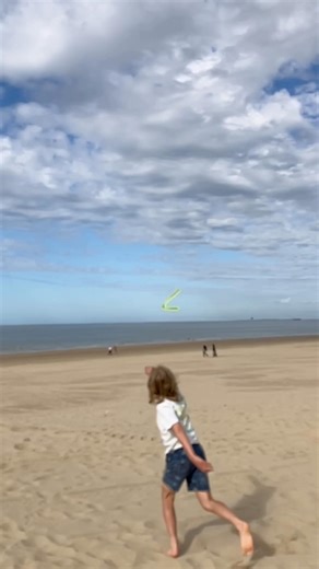 Boomerang in slow motion, thrown by 9 y.o.