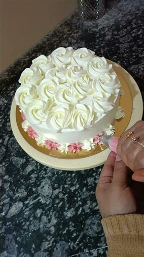 easiest cake decoration for birthday 🎂🥳#cake #cakedecorating #cakeshorts #easybirthdaycake