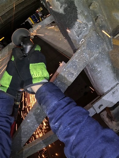 How to replace a set of landing gear on a 53ft semi trailer with k brace, #asmr #diy #bluecollar #dieselmechanic #howto #povs #mechanic #welding