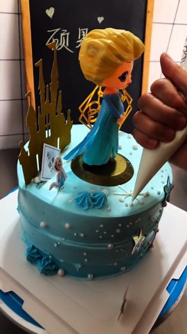 Satisfying Burnishing Blue With Elsa Toppings Icing Cake