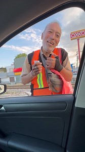 809K views · 42K reactions | Le compré todo lo que vendía y luego se lo regalé ❤️ | Daniel Saavedra - Reels | Facebook