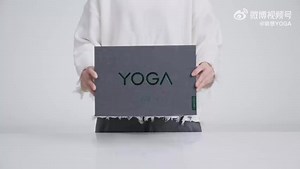 Lenovo × WangYibo | YIBO EDITION. YOGA Pro 14s modelo especial primer desempaquetado! ¿Quién puede decir que no a una libreta con textura de pantera negra? La firma de Wang Yibo está esperando a que la recojas~ No la podemos tener 🥺, pero aún así disfrutemos verlo. 联想YOGA Weibo. https://weibo.com/5772455192/MenafA0FV | Las Manos de Yibo