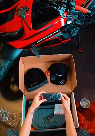 Honda Love #unboxing #swagbox #honda #hondagirl