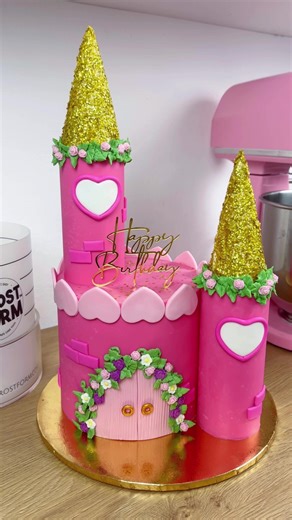 Anyone can make a Castle Cake with Frost Form! 🏰🤗 Using cupcakes with our 3-inch kit is the perfect way to make turrets for your Castle 🤗 Order Frost Form worldwide on www.frostform.com 🩷 #frostform #castlecake