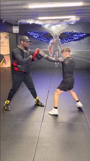 Boxing for Fighters - Landing Body Shots whilst Rolling with Malik Scott