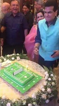 Jitendra celebrating his birthday in style and joined by veteran stars