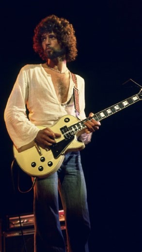 The Best Live Performances on Instagram: "Lindsey Buckingham and Mick Fleetwood going wild playing Fleetwood Mac’s ‘Rhiannon’. Enjoy! #fleetwoodmac #rhiannon #lindseybuckingham #stevienicks #mickfleetwood"