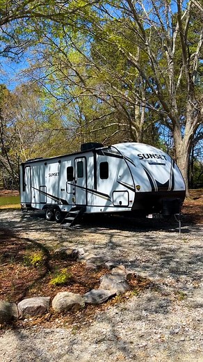 With dedicated bunks and a king bed, the 2023 CrossRoads RV Sunset Trail SS272BH is a great choice for family vacations! www.SouthernRV.com #gorving #RVlife #rvshorts #RV #CrossRoadsRV | Southern RV McDonough, GA | Facebook