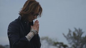 【動画】メンバーの死や洗脳についても…X JAPANドキュメンタリー映画『WE ARE X』日本版予告編 http://www.oricon.co.jp/news/2085052/full/?ref_cd=jsfb ハリウッド制作によるX JAPANのドキュメンタリー映画『WE ARE X』の日本公開日が3/3（金）に決定しました。世界への挑戦、脱退、解散、HIDEとTAIJIの死、Toshlの洗脳･･･バンドを襲ったあまりにドラマチックな悲劇の連鎖。結成後30年以上に渡って生み出されてきた、想像を絶するX JAPANの熱狂と狂乱の歴史。マディソン・スクエア・ガーデン公演での舞台裏を追いながら、走り続ける彼らの光と闇に迫ります。 なお、YOSHIKIは自身のツイッター「日本のファンのみんながずーと応援し続けてくれたから、世界に向かえる今の自分たちがある。本当に日本でも公開が決まってうれしいです。涙が出ます」とメッセージを送っています。1/28（土）からは、特典として「海外版ポスタークリアファイル」（数量限定）付属の劇場前売券も発売。 ▼YouTubeで見る https://youtu.