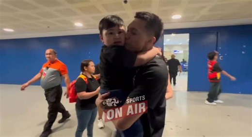 LUCKY CHARM NI ISKATI Scottie Thompson went full GOAT mode kung saan nakagawa sya ng career-high and triple-double 35 points, 11 rebounds, 11 assists. And shares the sweetest celebration with his lucky charm his son. ☺️ | Sports On Air