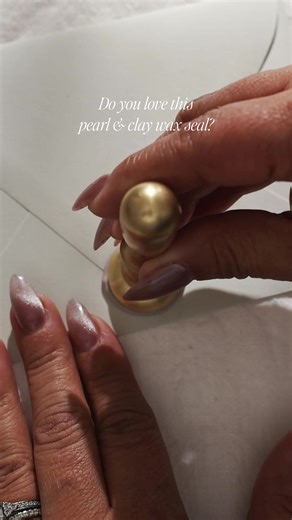 137K views · 1.7K reactions | This elegant two-tone seal ✨ Layer Antique Pearl over Clay sealing wax, then finish with our Bloom Wax Stamp by Papel & Co. The colors blend beautifully for a sophisticated, timeless look. | Artisaire | Facebook