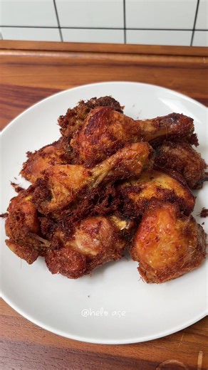 Ayam Goreng Lengkuas dan Sambal Terasi Ayam goreng emang banyak macemnya, tapi ya jangan sampe nggak cobain ayam goreng lengkuas Aromanya bikin perut krucuk-krucuk… Mantep banget lagi ayam goreng lengkuas duet bareng sambel terasi🤤 #ayamgorenglengkuas #ayamgoreng