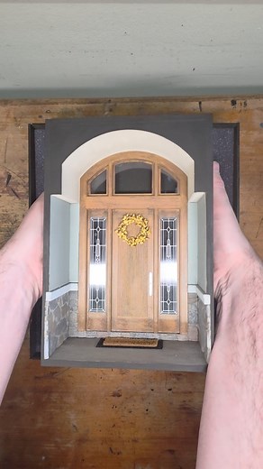 Recently I made this commissioned work of the doorway to @chelsea_explains childhood home as a gift for her brother. A few years ago he commissioned me to make a miniature to the doorway to her old apartment in NYC which she shared this time last year and the video went viral! This year she returned the favour to her brother with this beautifully made miniature as a gift. If you'd like your own doorway crafted in miniature either for yourself or as a gift for someone else now is the perfect time