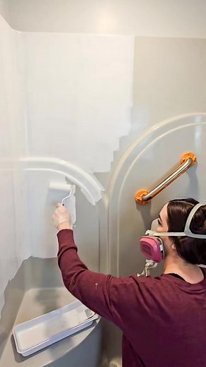 157K views · 2.1K reactions | Here's how I painted my shower bright and white! #bathroomrenovation #bathroomremodel #homereno #bathroomdiy #homeupgrades #Bathroomupdates #diyprojects #DIYHome #bathroomdecor #homeprojects #womenwhodiy | Cedar_Hill_Builder | Facebook
