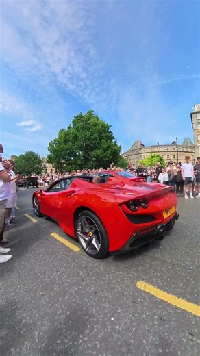 Soundgood but can never be too loud when you got a car like that get an exhaust onit😂#ferrari #fyp