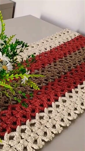 Beautiful table runner #crochet #crocheting #crocheting #crafts