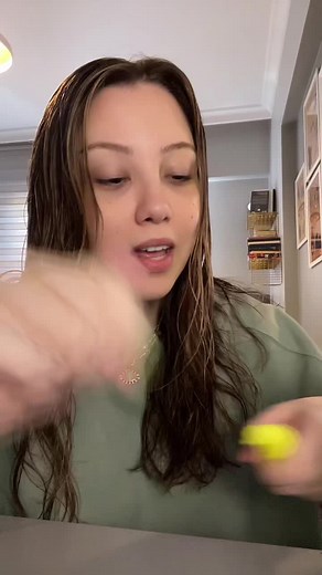 Makeup Tips with Maybelline Products in a Bright Room