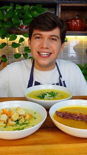 Três tipos de sopa!😱 . Tá frio por aí? Aqui esfriou bastante então resolvi fazer esse vídeo com 3 combinações de ingredientes que amoo utilizar para fazer sopa nesses dias frios. Pode fazer que é sucesso garantido! . Ingredientes para a sopa de batata e alho-poró (Vichyssoise): 5 talos de alho-poró 5 batatas médias 1 cebola 2 litros de caldo de legumes (ou frango) 3 colheres de sopa de manteiga 3 dentes de alho picadinhos 2/3 xic de creme de leite Azeite Sal, noz-moscada e pimenta-do-reino a go