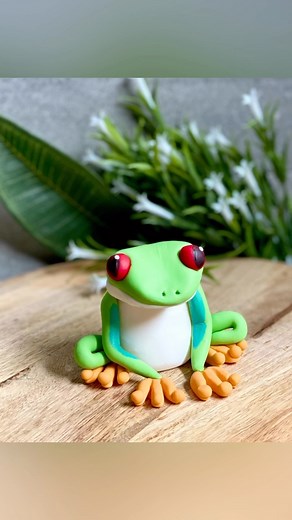 181K views · 248 reactions | • THE GREEN TREE FROG! • // Years ago, before I even started making figurines, I watched a frog figurine tutorial from Cake Dutchess on YouTube. It’s still one of my fav figurines to make to this day!  #frogfigurine #fondant #tiggamac #okiedokie #caketopper #fondantfigurine #handmade #frogcake #cakedecorator #cakedecorating | Tigga Mac | Facebook