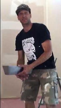 How to mix hot mud in pan.